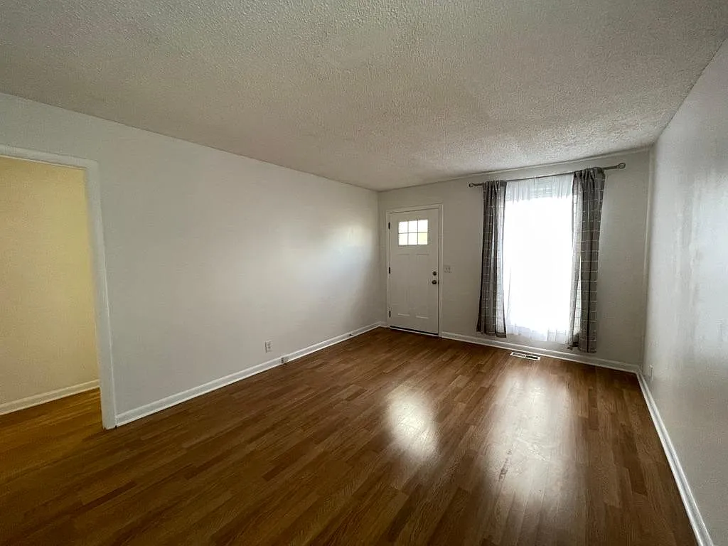 3112 Lealand Ln — Photo 3