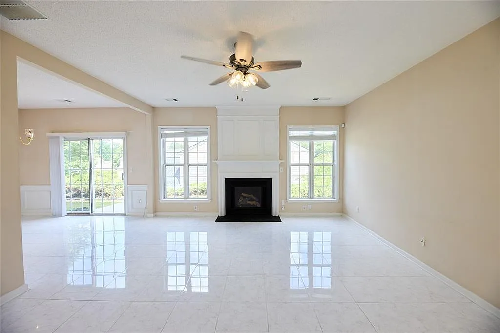 3 bed, 1732 sqft, $2,300 — Photo 3