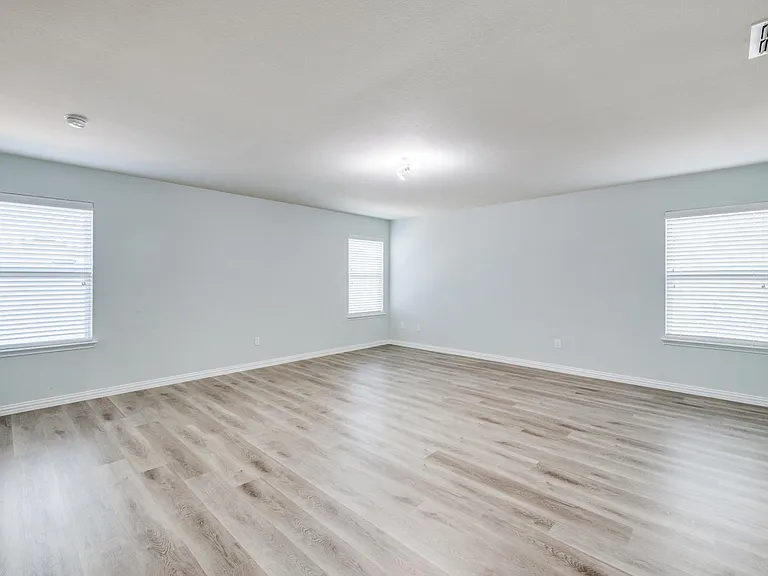 915 Penny Royal Ct — Photo 13