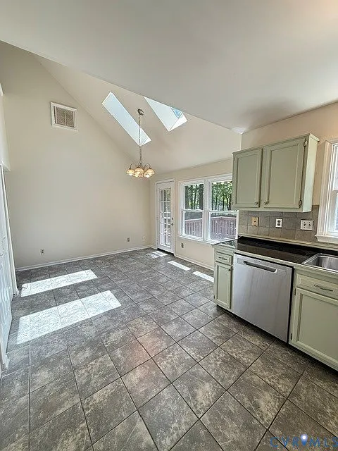 3 bed, 2.0 bath, 1356 sqft, $2,395 — Photo 4