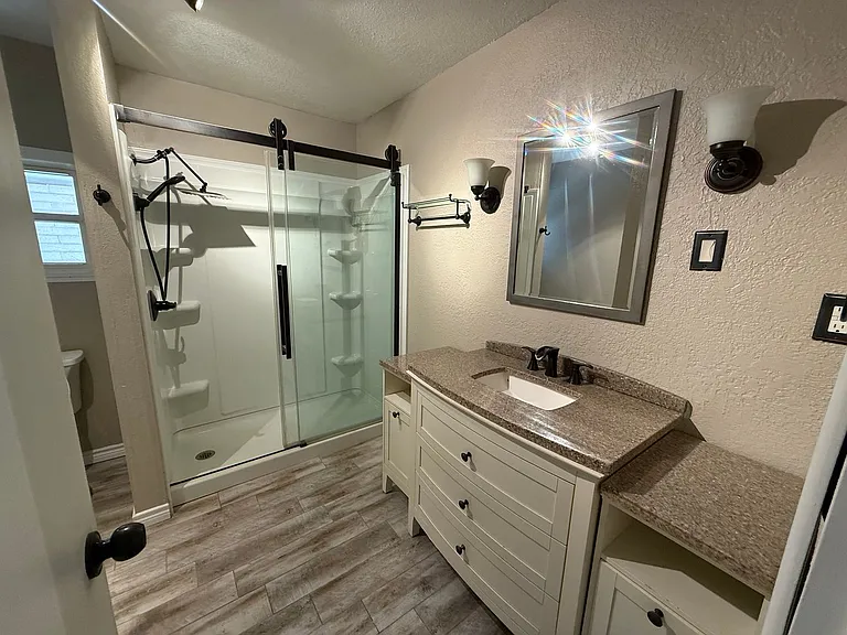 223 W Avenue J — Photo 13