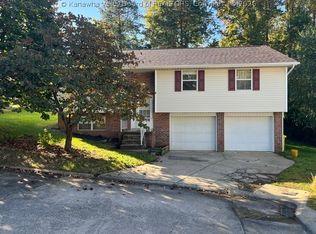 502 Harriet Ct, Hurricane, WV 25526