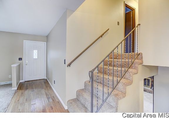 5th image of 816 Flaggland Dr