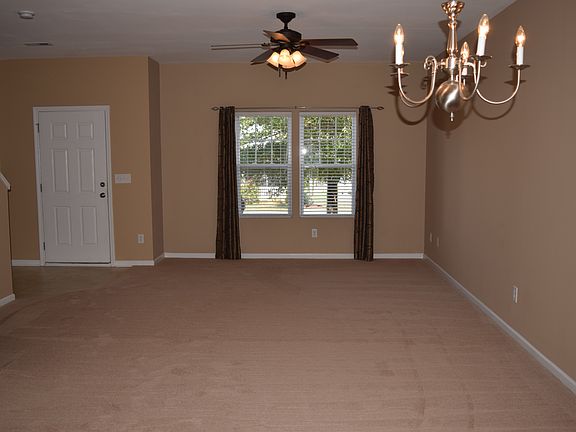 Spacious living/dining room