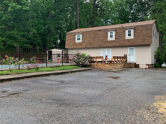 2nd image of 313 Deer Creek Cir