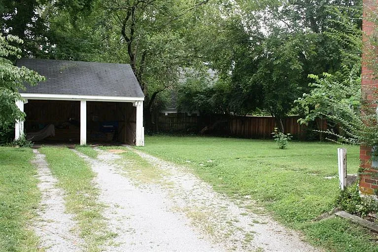 132 Barberry Ln — Photo 2