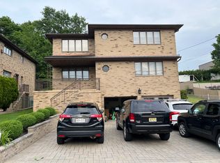 326 10th St, Palisades Park, NJ 07650
