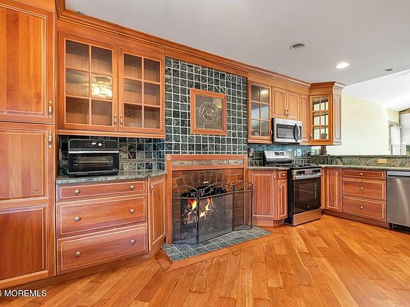 3rd image of 48 Ravine Drive