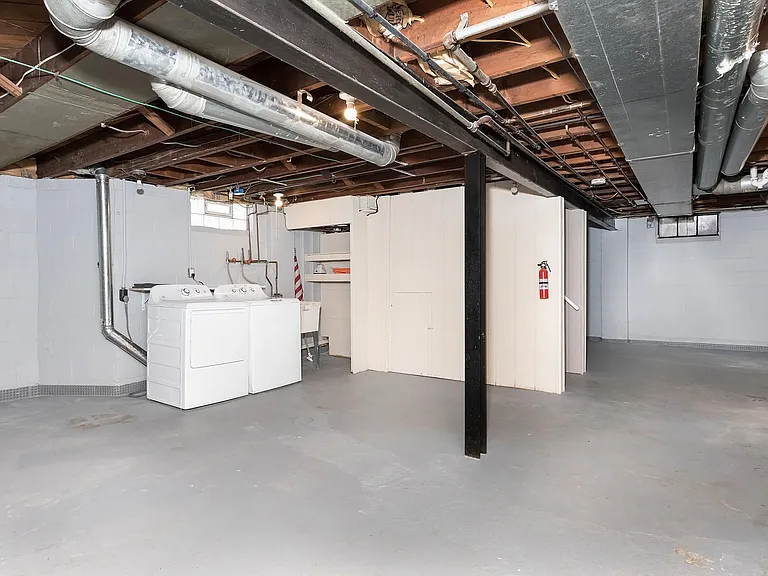 854 Allen St — Photo 28