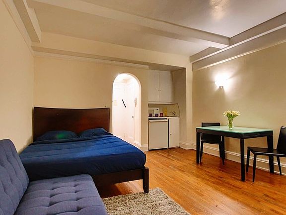 2nd image of 11 Waverly Pl APT 3L