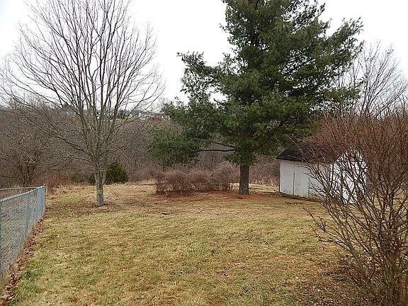 4th image of 302 Southern Dr