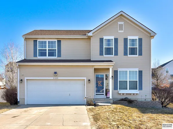 2103 Walnut Creek Dr, Papillion, NE 68046