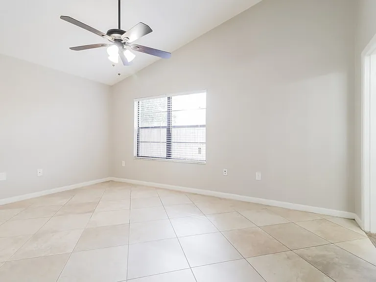 4262 Sandhurst Dr — Photo 9