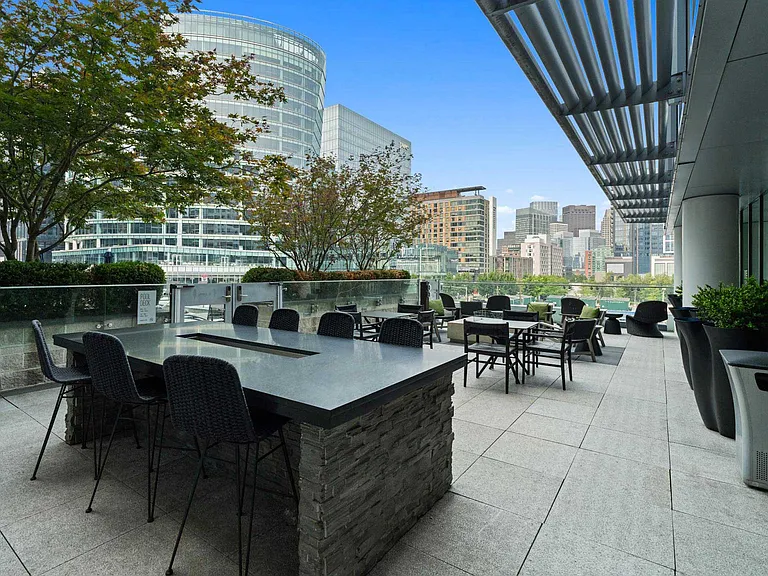 100 Pier 4 — Photo 36