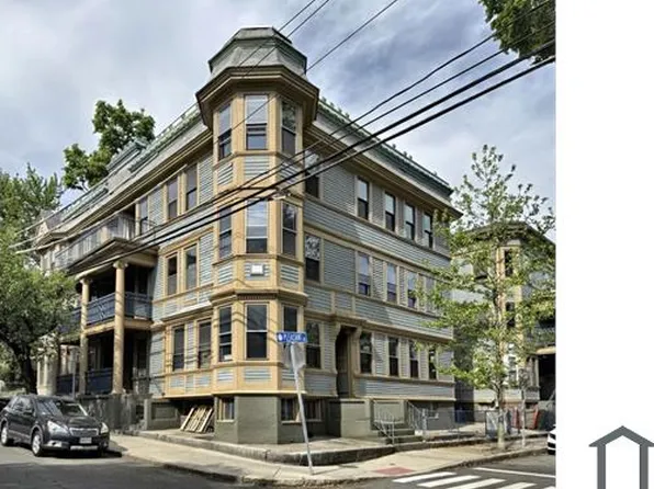 56 Walnut St, Somerville, MA