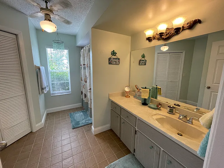 2219 Umbrella Tree Dr — Photo 15