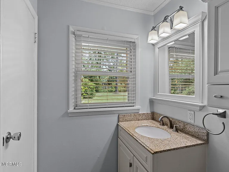 4303 Country Club Rd — Photo 25