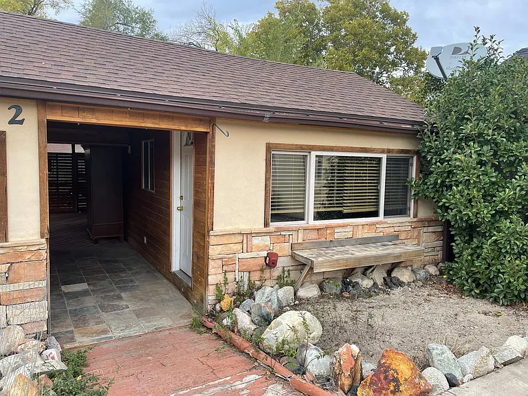 3316 S Pioneer St — Photo 2