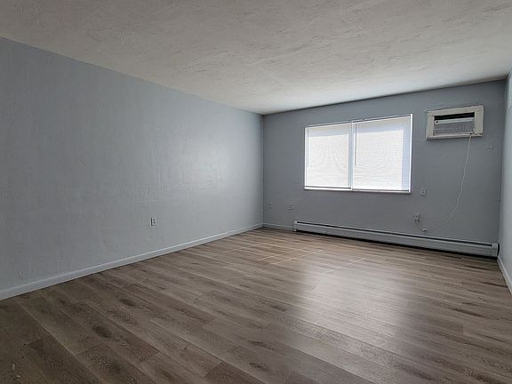 3rd image of 905 Neal Ave APT 4