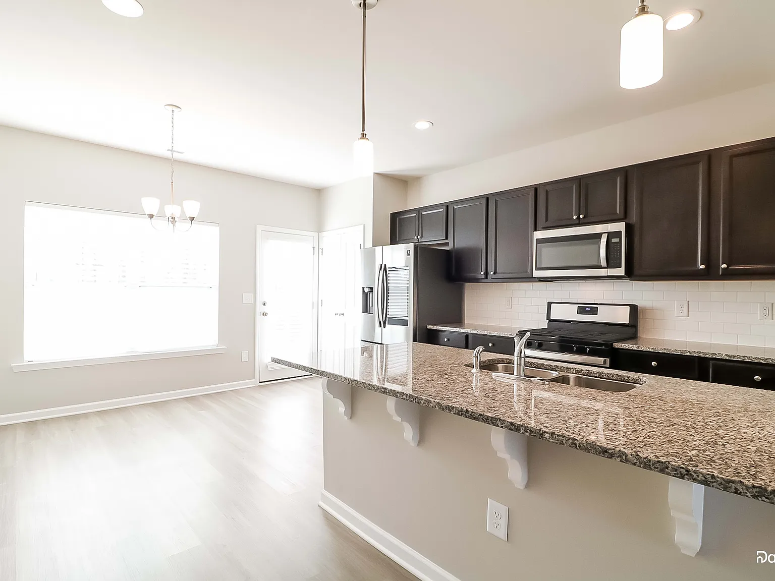 5 bed, 3.0 bath, 1851 sqft, $2,210 — Photo 4