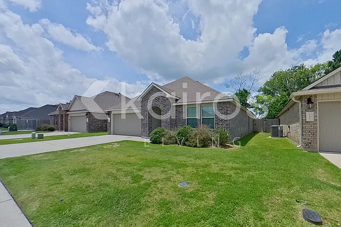 124 Yardley Ct — Photo 3