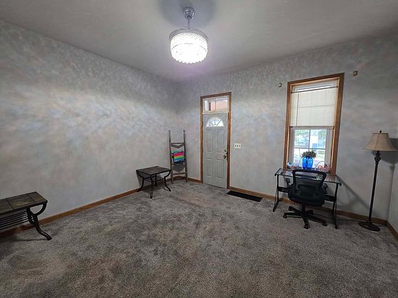 5th image of 2035 Elm St