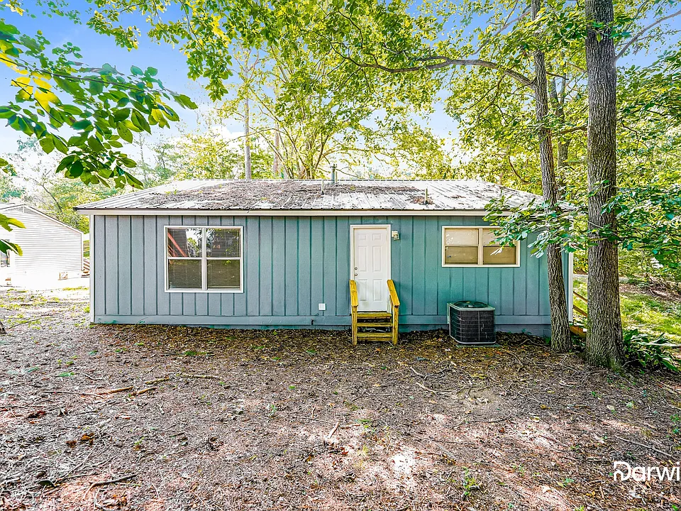 5910 Honeysuckle Cir