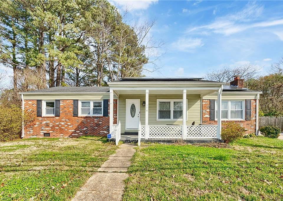 1st image of 556 S Rosemont Rd