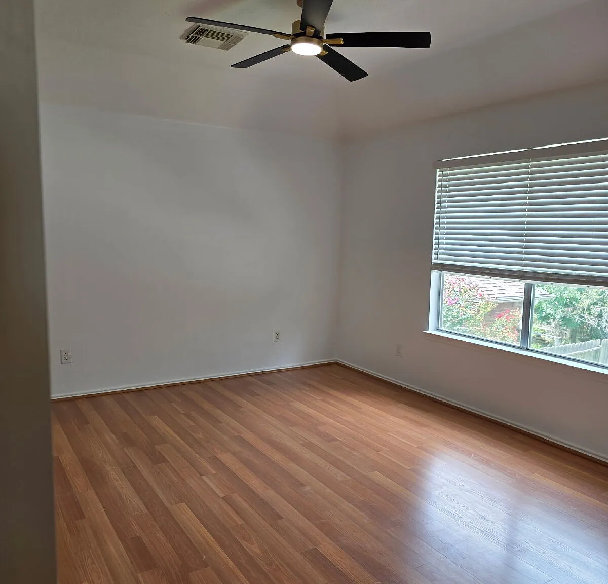 3 bed, 2.5 bath, $2,400 — Photo 4