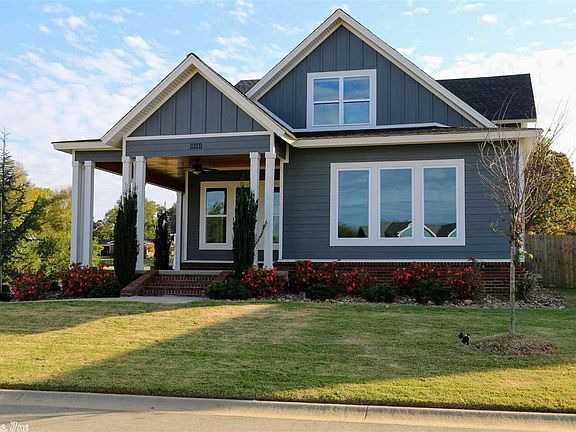 2nd image of 1065 Essex Dr