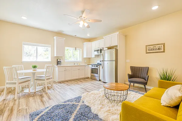 718 Walnut Ave #B — Photo 5