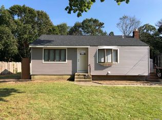 5 Joan Rd, Bay Shore, NY 11706