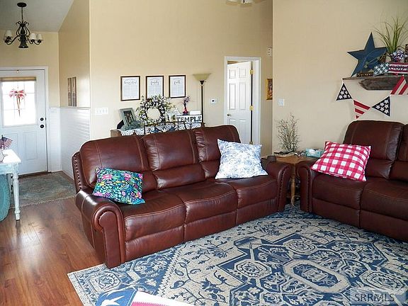3rd image of 3776 Creek Side Dr