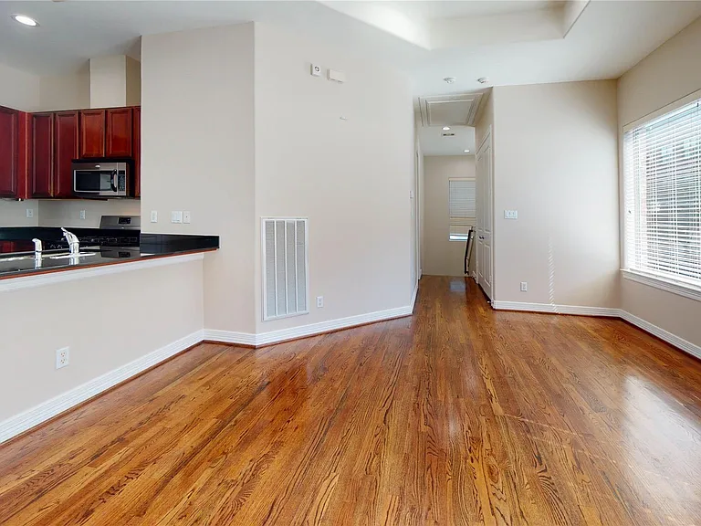 3826 Center St — Photo 33