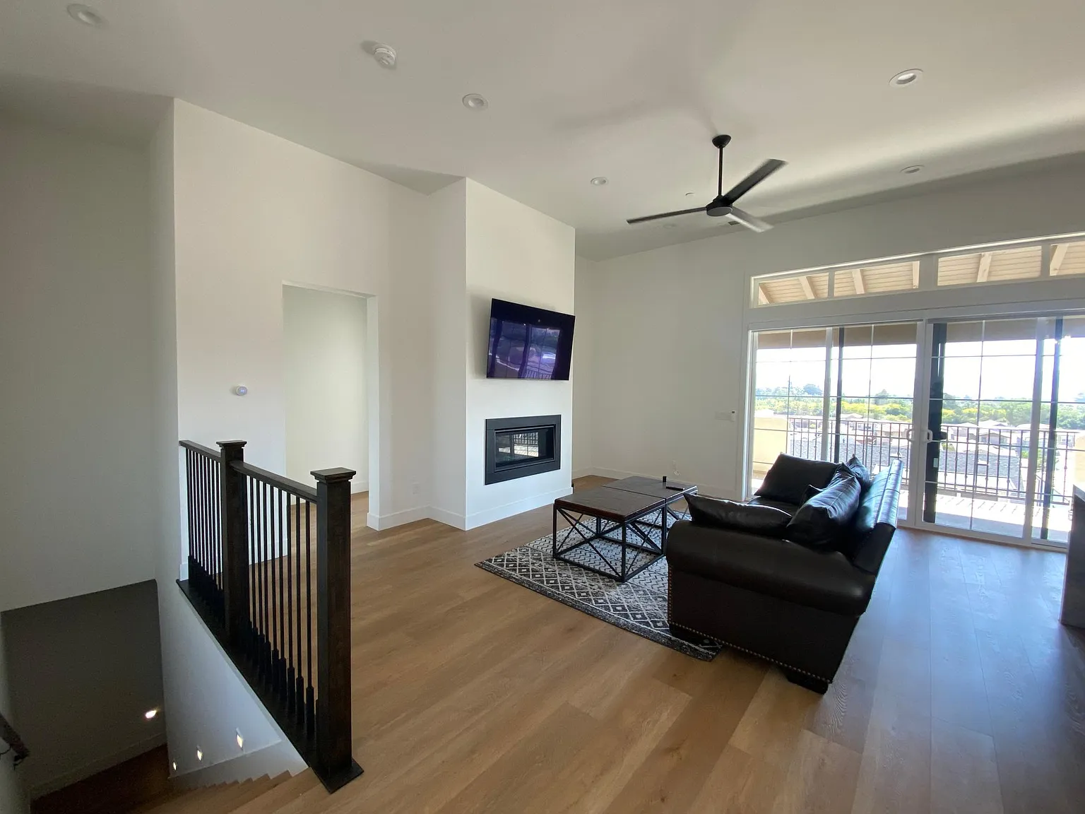 4133 Hillside Dr — Photo 2