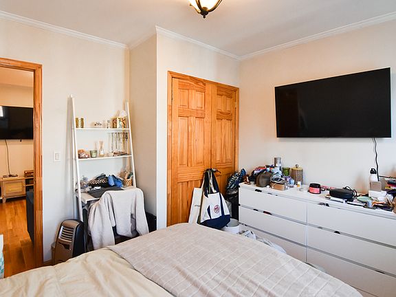 4th image of 302 Ainslie St #3