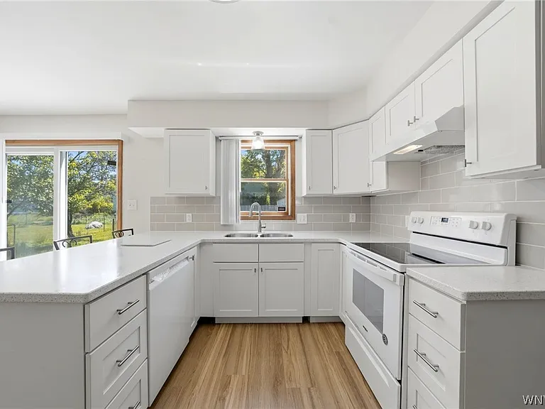 555 Lakeview Ave — Photo 7