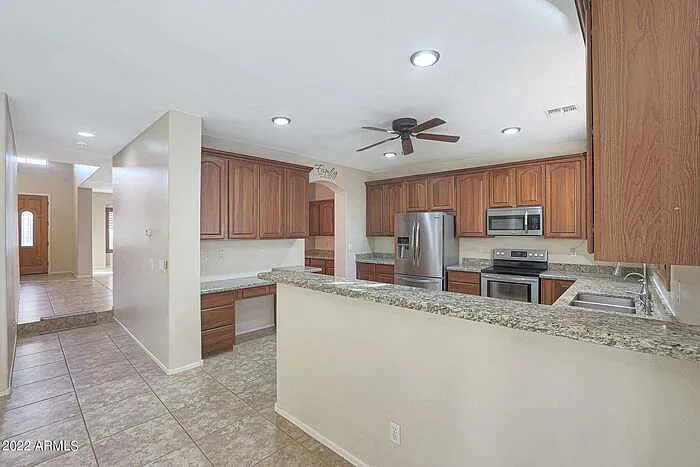 5 bed, 3.0 bath, 3393 sqft, $3,560 — Photo 4