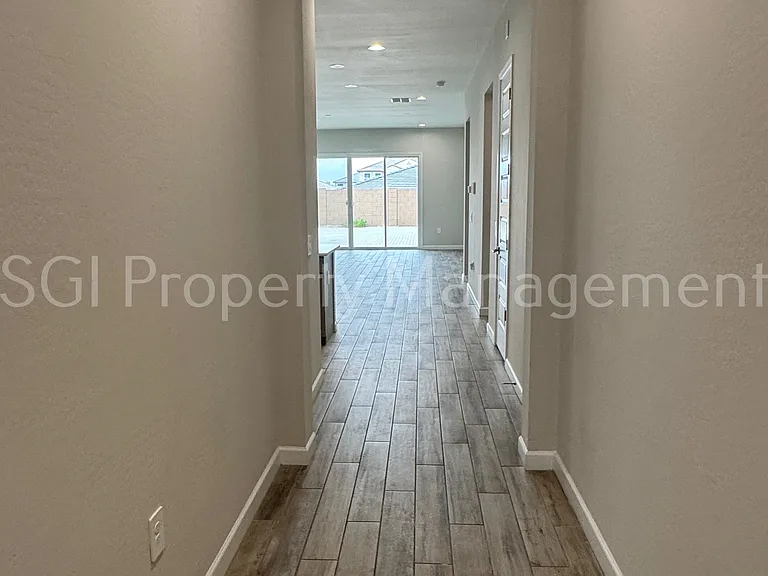 6047 E Sinclair St — Photo 3