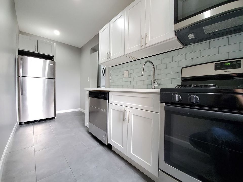 2nd image of 2180 Bronx Park E APT 2F