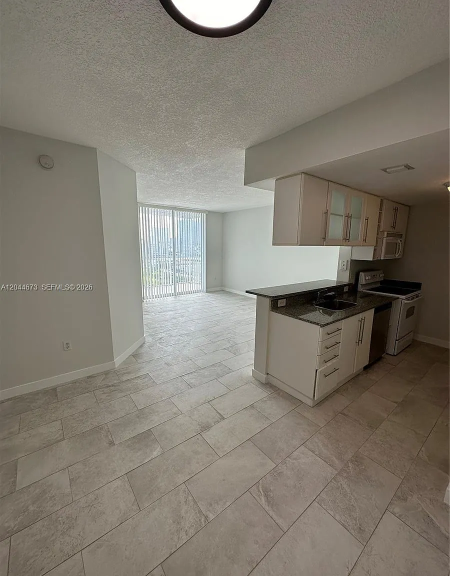 1800 Biscayne Plaza Condo — Photo 2