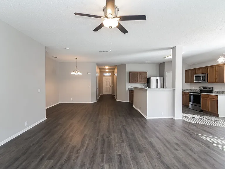 822 Cascade Dr — Photo 4