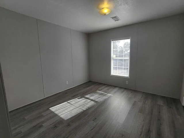 3 bed, 2.0 bath, 1056 sqft, $2,000 — Photo 3