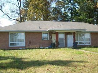 221 Stepp Orchard Dr, Hendersonville, NC 28792