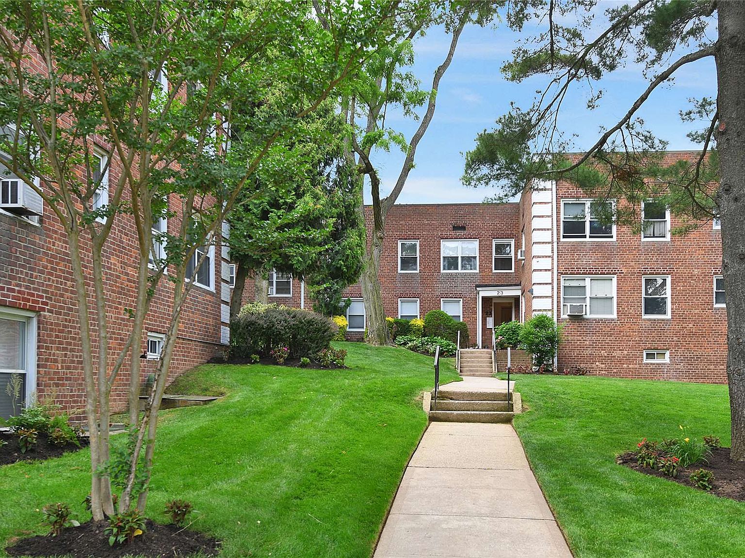 23 Edwards Street UNIT 2C, Roslyn Heights, NY 11577 | Zillow