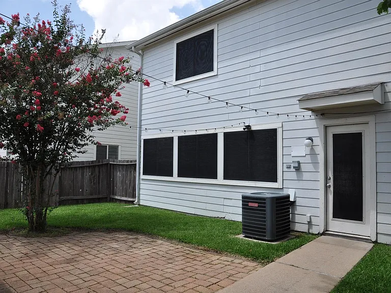 20734 Settlers Lake Cir N — Photo 31