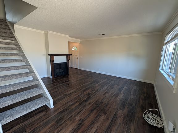 4th image of 620 N Glendora Ave