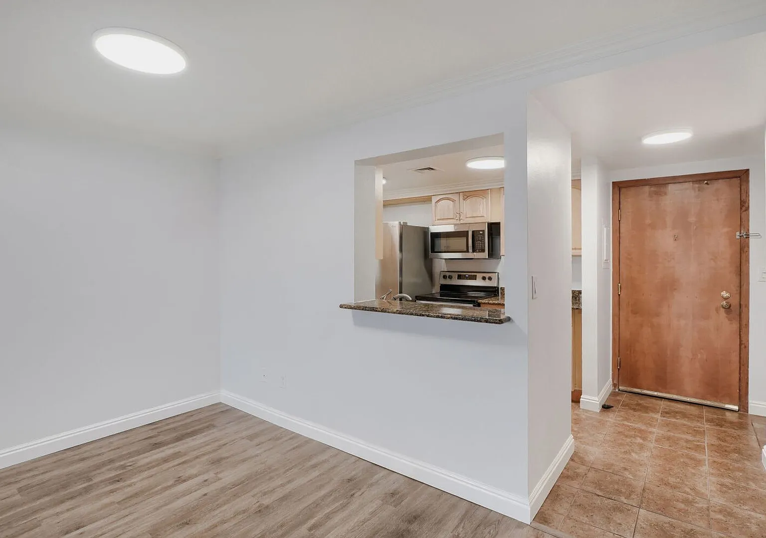 Spacious 2bd/1ba Condo- Cap Hill Neighborhood! Available Now! — Photo 3