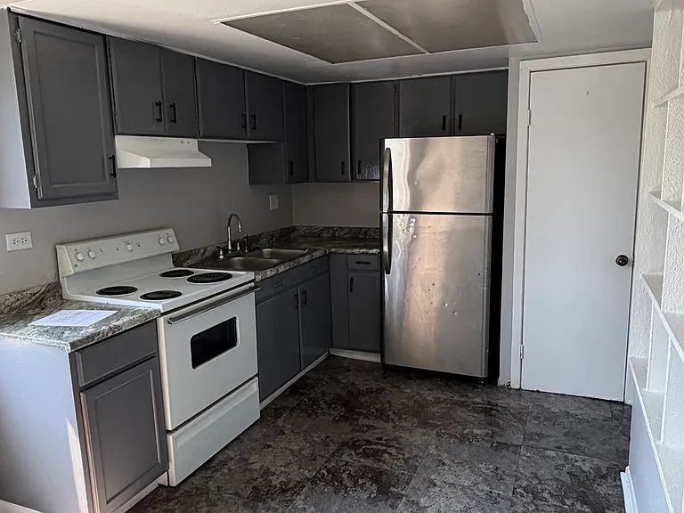 314 Kathleen Dr #3 — Photo 1