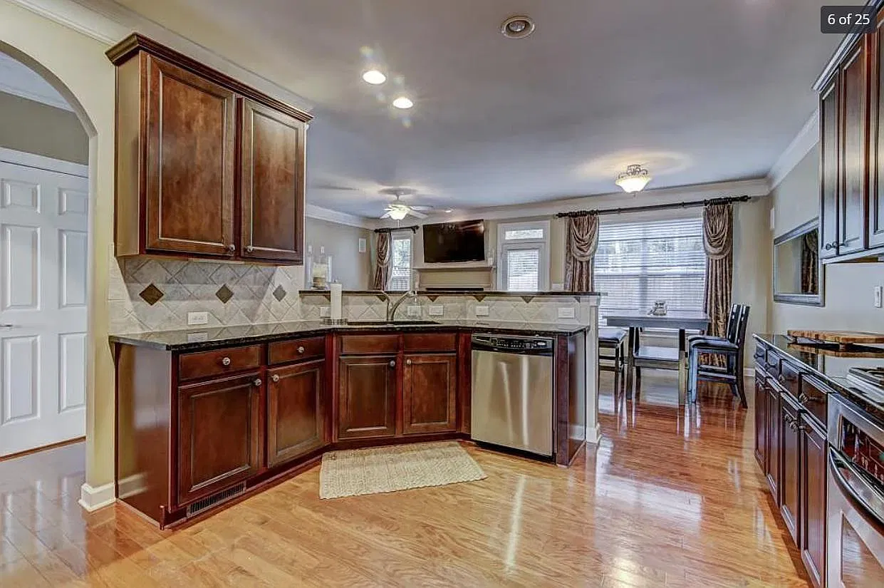 3 bed, 3.5 bath, 2500 sqft, $3,400 — Photo 1